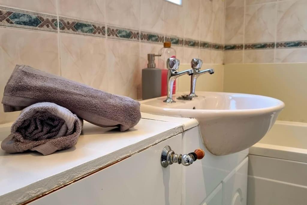 Spacious 2 Bed Bungalow Enfield Esterno foto