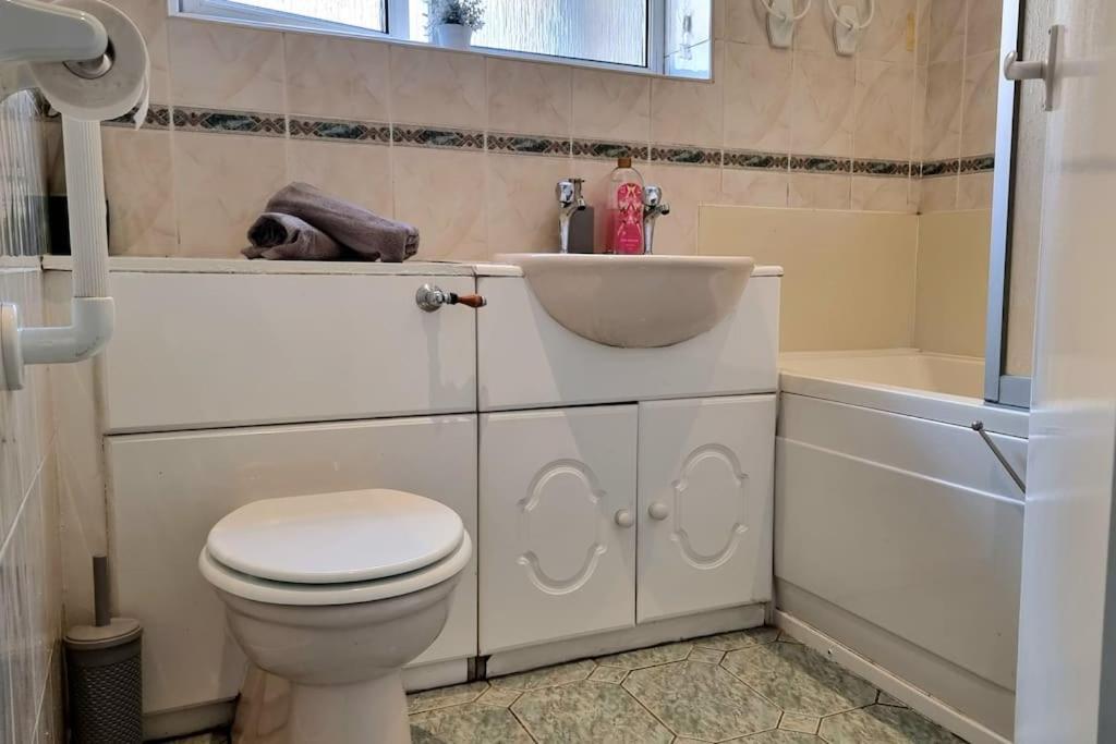 Spacious 2 Bed Bungalow Enfield Esterno foto