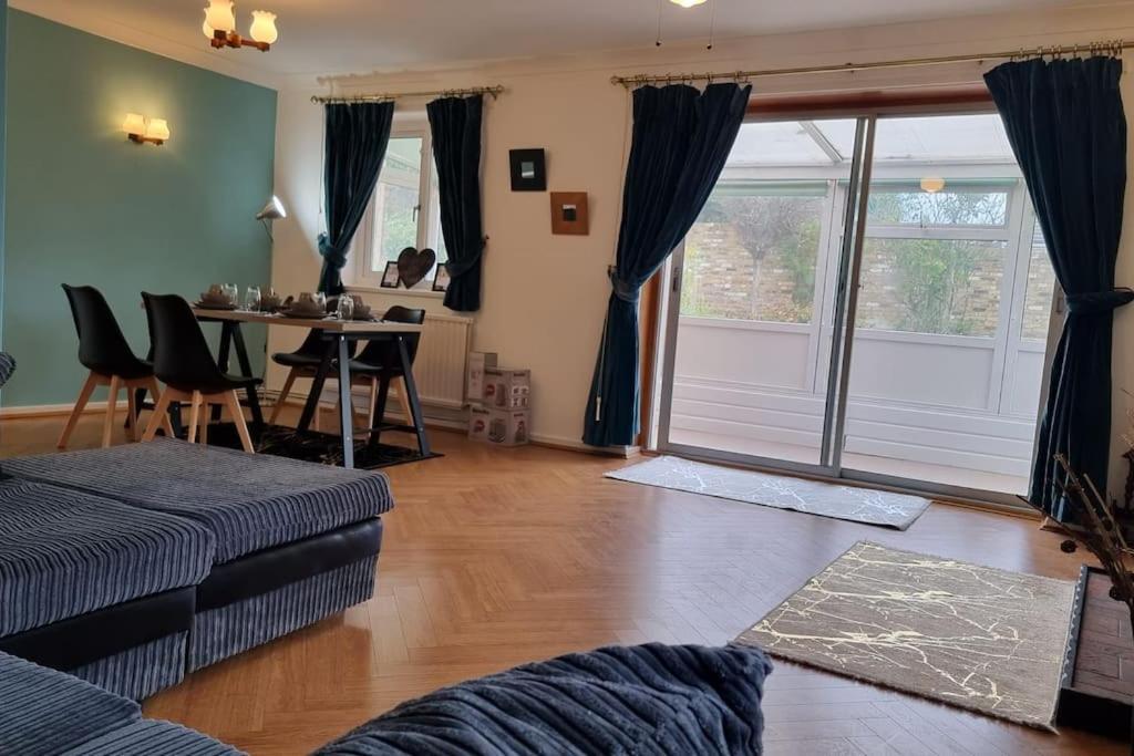 Spacious 2 Bed Bungalow Enfield Esterno foto
