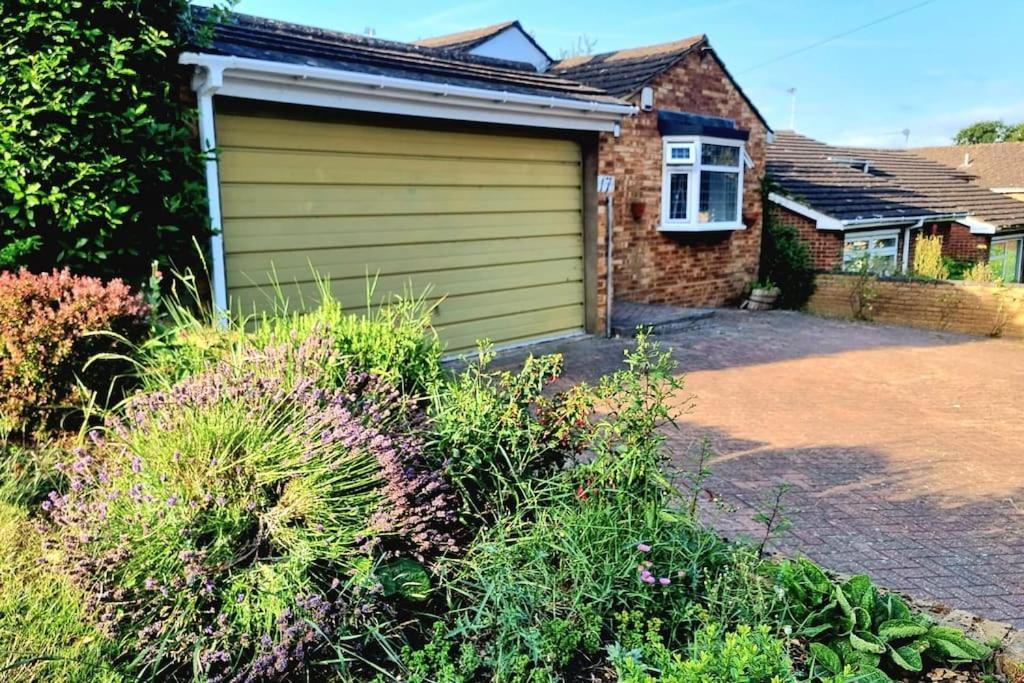 Spacious 2 Bed Bungalow Enfield Esterno foto